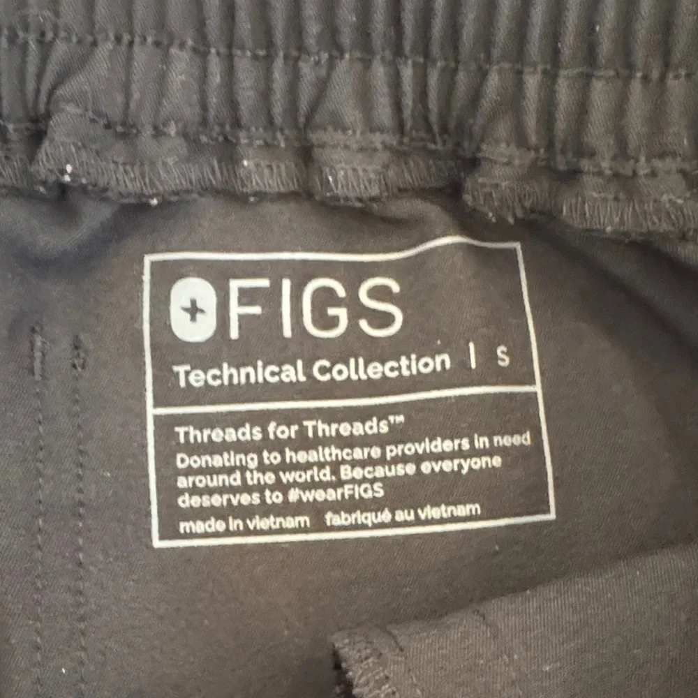 FIGS Black Drawstring Scrub Pants - Picture 7 of 9
